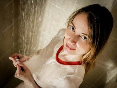 AmbeerWood_ Taking a Shower Pic 5