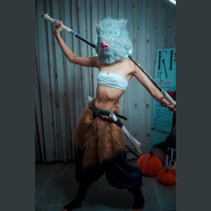 Inosuke Cosplay de Pamiruss0_  Imagens