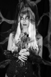 Lunamistyc 🕯️ I’m your forbidden bride tonight Gambar 2