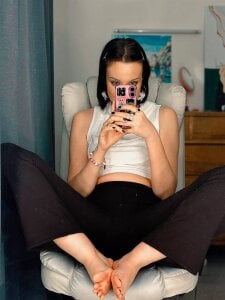 mistress_vi naked feets Pic 2