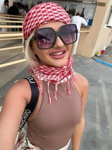 Cherry_Charmxxx Outside hihi  8টি ছবি