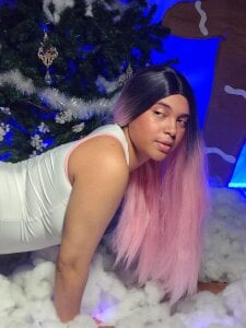 Emmapark_ Happy christmas & happy new year 🧑🏽‍🎄🎇 Pic