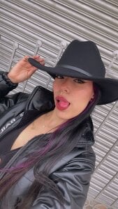 stephania_t "Today I feel like playing with your imagination..." Pic