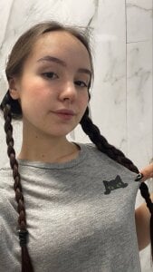 LisaSmiths Comfy outfit Pic 5