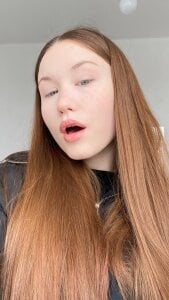 Stella_Sunny Public Pic 3