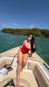 On a walk! 🏝️ de VioletaMaddox  3 Imagens