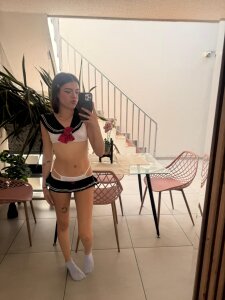 MarianaScott_ tell me I'm your vice Pic 3