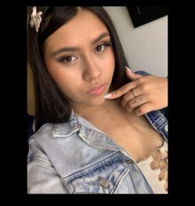 Bailey_Pink Public Pic 5