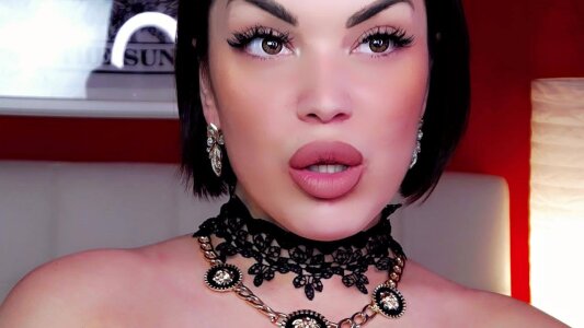 QueenOfUrKink Public Photo 3
