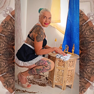 "Time to clean more than just your room… I’ll be your sexy maid for a day" 🔥🧹💦😈 de freyadevil333  Imagens