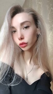 HollyBiirch Public Pic 5