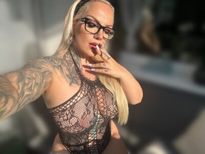 Nina_LiveXXX Public Pic 5