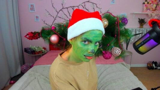 SabrinaRayX Grinch Pic 2