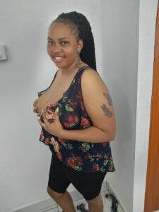 Curvy_Latoya