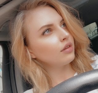 PamelaWet Selfies in my BMW x1 Pic