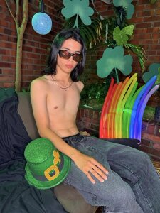 Larry_craft: Today I distribute luck🍀💋 ( 4 фото)