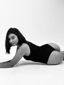 AlyssaRay B&W Pic 4