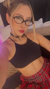 Closing with mischief😈 de GretaVelvet  2 Imagens