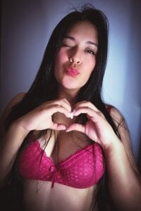 Alana_Cortes red ❤️ รูป  5