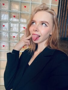 GlitchyDollyBusiness Woman图片