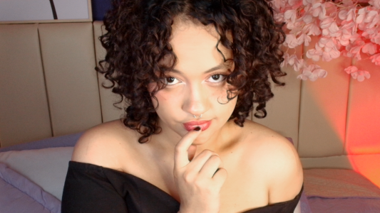 _sarahRose Kisses Pic 2