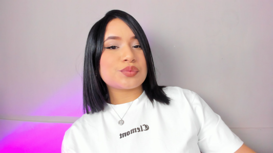 HannaKarson pretty face Pic