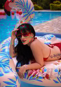 aura-baker Red… and dangerously irresistible💘 Hình