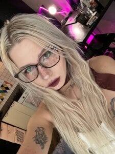 SimonaKaroly Public Bilde 3