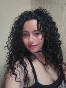 Yaya_watson Black 🖤 Gambar 2