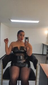 Carolina_Arias What I touch, I master. Pic 4