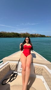 On a walk! 🏝️ de VioletaMaddox  2 Imagens