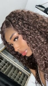 emily_browne simple and natural Pic 4