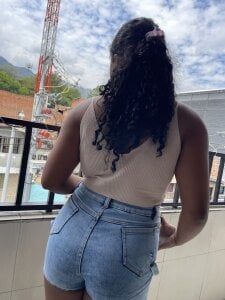 CurlyAliccia_ Public Pic 8