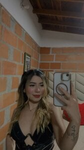 emi_bloom Public Pic 2