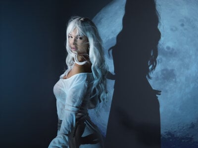 SarahPeach8 Echoes of the Moon Hình 2