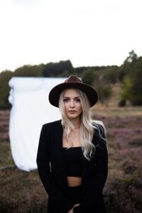 Belle_Kim_ Public Pic 4