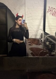 NicolaHulse Which photo is your favorite? Pic 2