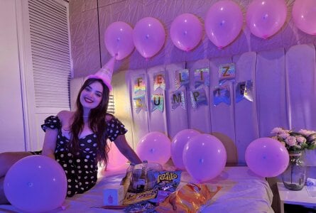 hannahst_ HAPPY BIRTHDAY HANNAH 🎉🎁🎊🎈 slika