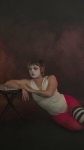 Clown face de NEXT_DOOR_GIRL_  4 Imagens