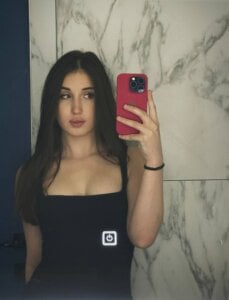 Emily_Lews Me Hình 4