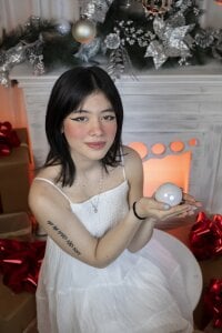 BillieBrownn Christmas 2025 🎄🎁 Pic 8