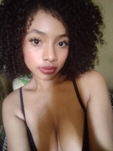 Larita_curly cute Pic