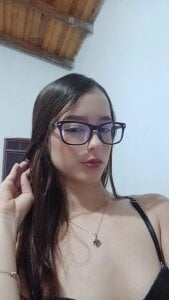 ElyraBloom Hey you… I’m already live and glowing for you ✨ Come see what I’m wearing… or maybe help me take it . fénykép