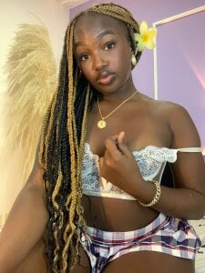 KINKY EBONY SCHOOL GIRL de Nalathompson  2 Imagens