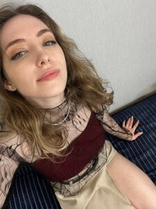 BrianneMallory Alone with Myself 🫶🏼🥀 Foto