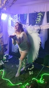 MaylinRosse_ She left heaven for one night of pleasure. Her wings still shine, but her eyes whisper sin. ✨ Pic 7