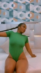 EMMA_JONHES Public Pic