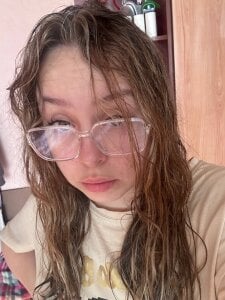 ZoraDearmon Barefoot in Montmartre Pic