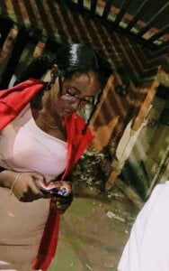 AnnieWestley Public টি ছবি