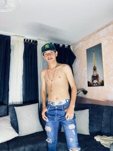 Tonny👾😈 de DesiresOfOlympus_  2 photos